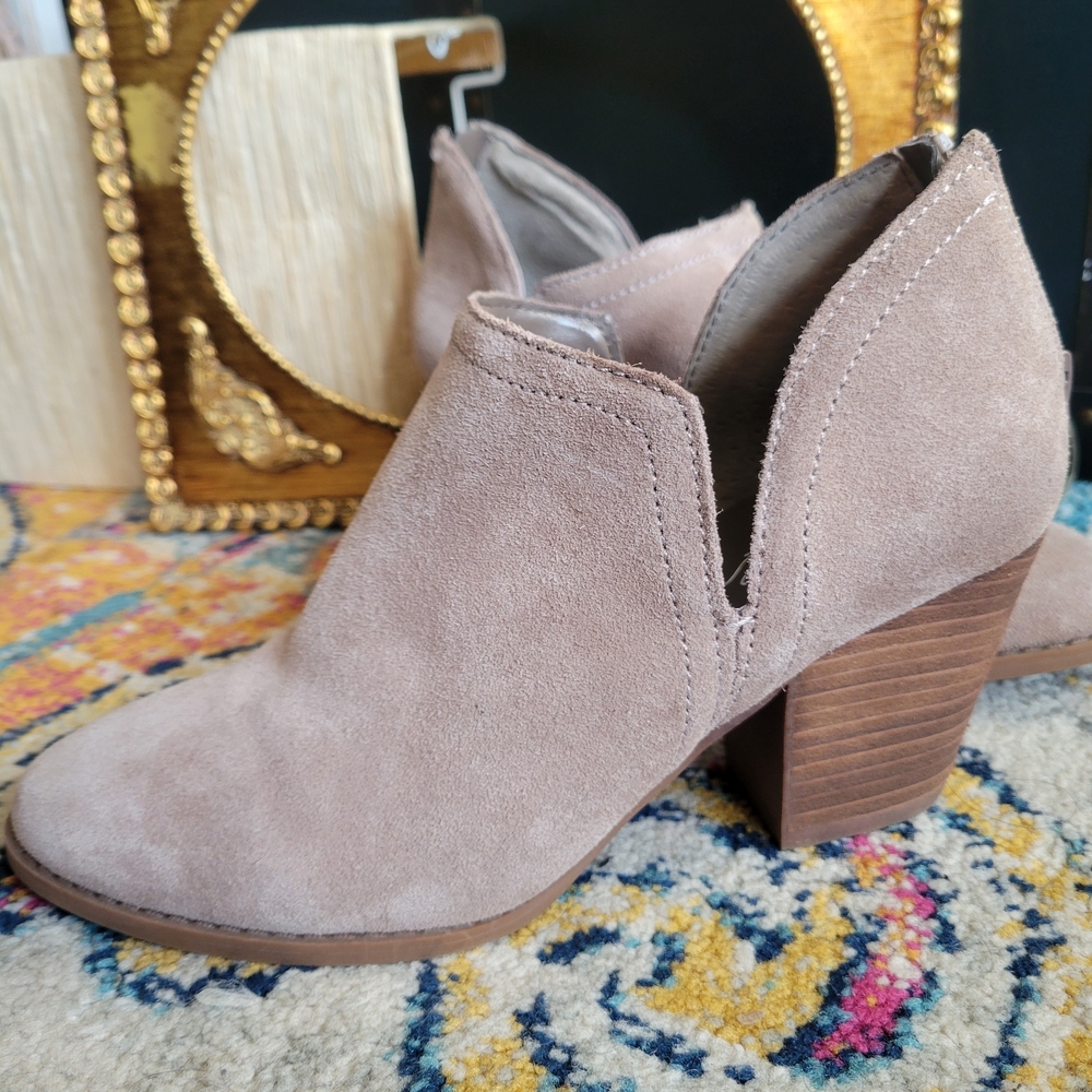 Fergie Carmin Women's Beige Suede Ankle Booties